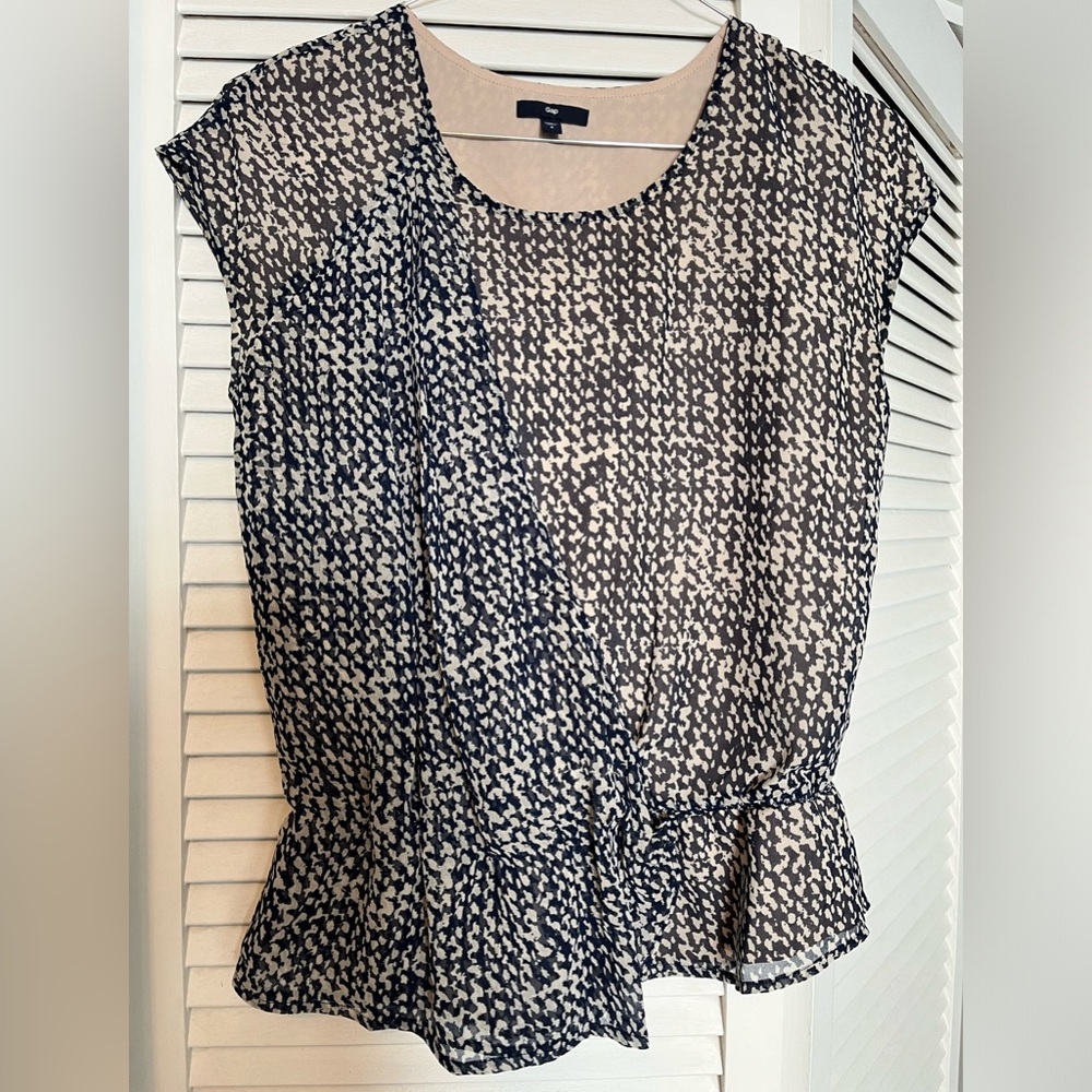 Gap Women’s Size 4 Very dark navy/beige wrap look blouse